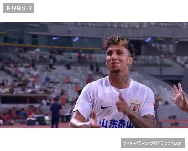 山东泰山边路控球效率低下,两翼传中质量不高导致费莱尼奥的高点优势被极大削弱。 山东泰山边路控球效率低下,两翼传中质量不高导致费莱尼奥的高点优势被极大削弱。